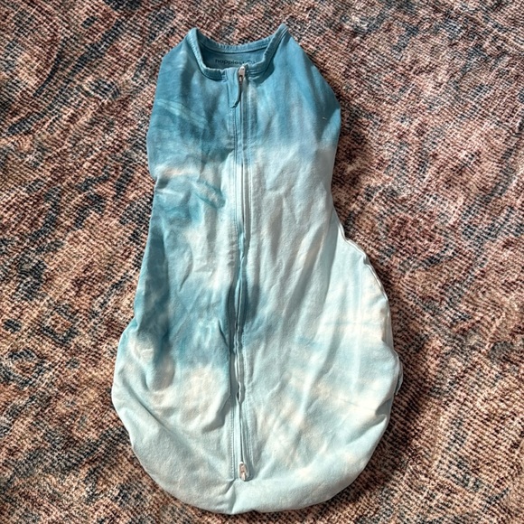 Happiest baby/snoo sleep swaddle – size small - Picture 1 of 2